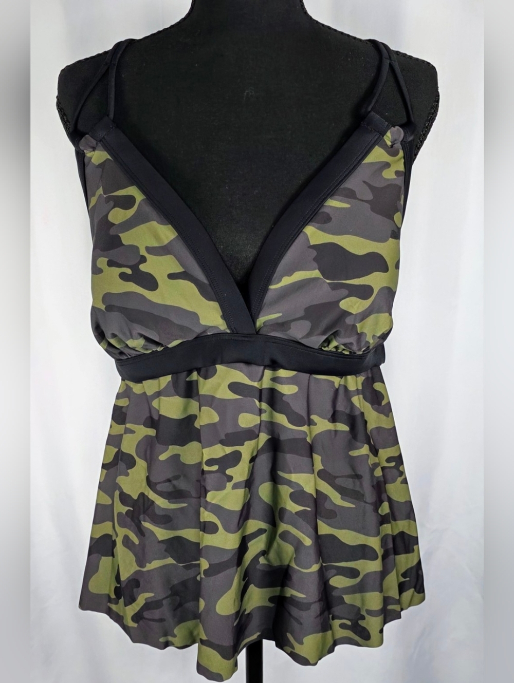 👚 Camo Tankini Top Women Halter Top Green Black Camouflage Flowy Peplum Style - Picture 6 of 7